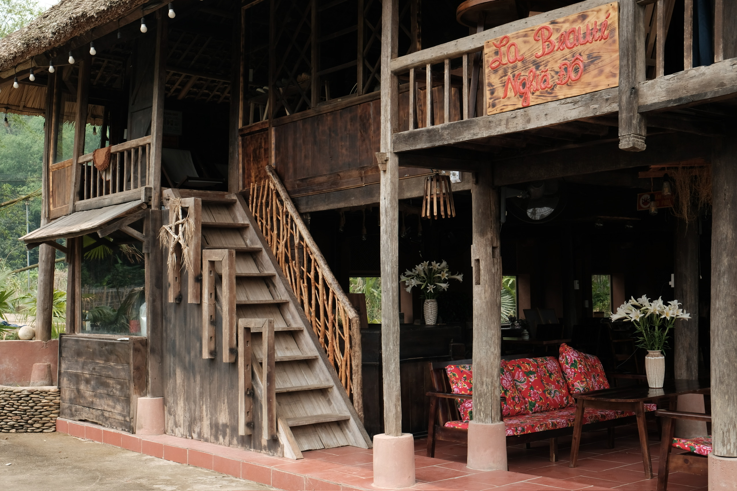 🏡 Nếp nhà sàn ở Nghĩa Đô – ký ức và hiện tại cùng tồn tại