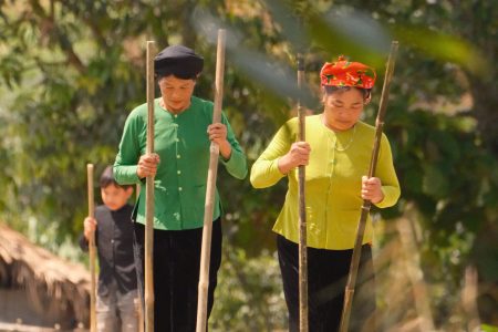 Trải nghiệm đi cà kheo – bước chân chạm vào ký ức Nghĩa Đô